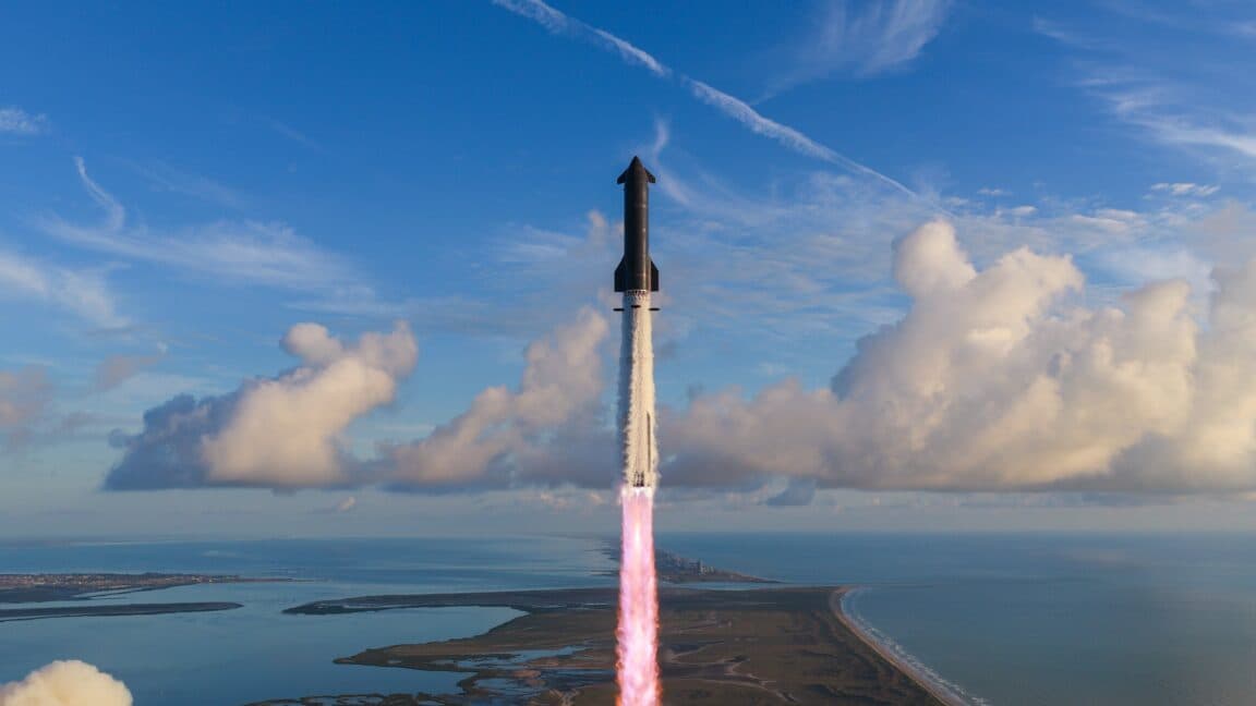 SpaceX Starship Achieves First Orbital Flight & Deploys Starlink V3