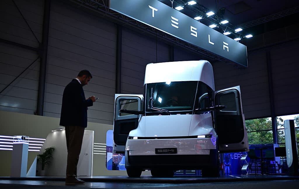 Tesla Semi Faces Infrastructure Hurdles Despite Massive Fleet Order