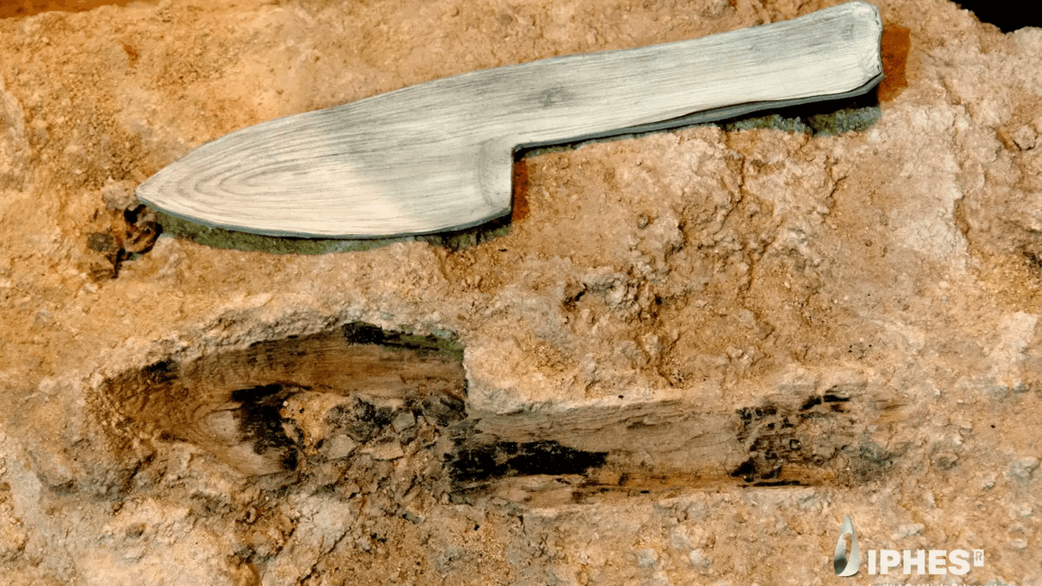 Unlocking Neanderthal Woodworking Through Travertine Stone Molds